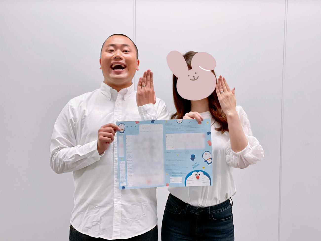 一般女性との結婚を発表したお笑いトリオ、ハナコの岡部大（左）