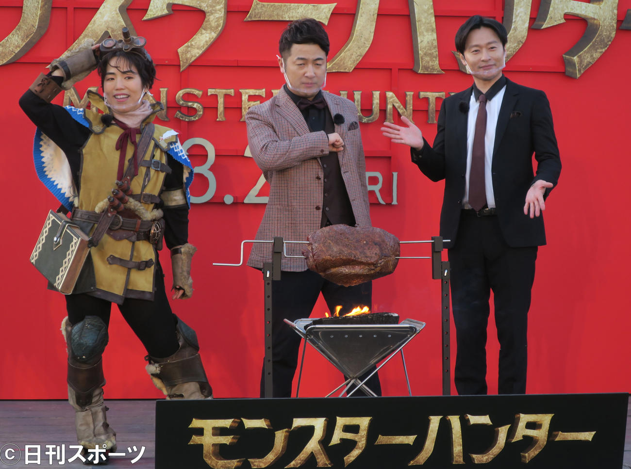 映画「ミンスターハンター」のPRイベントで。左から、ゆりやんレトリィバァ、和牛の水田信二、川西賢志郎