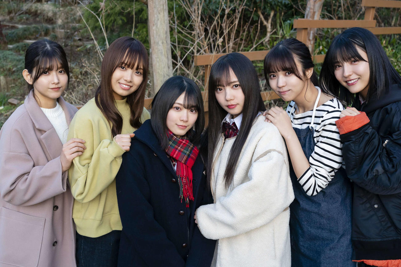 ドラマ「ボーダレス」で一堂に会した「坂道グループ」メンバー。左から渡邉理佐、濱岸ひより、森田ひかる、齊藤京子、小林由依、早川聖来
