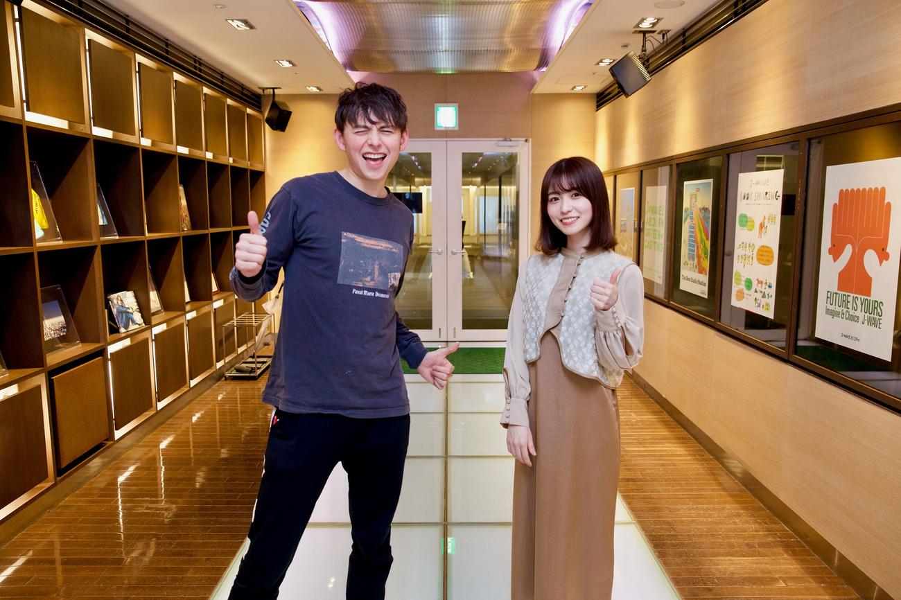 J－WAVE「POP　OF　THE　WORLD」にレギュラー出演が決まった長濱ねる（右）とハリー杉山