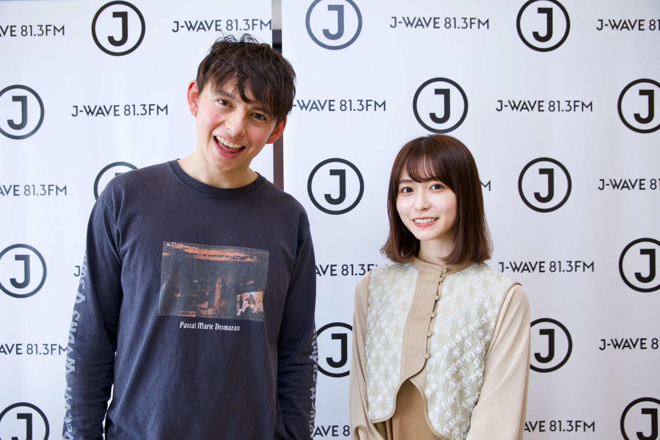 J－WAVE「POP　OF　THE　WORLD」にレギュラー出演が決まった長濱ねる（右）とハリー杉山