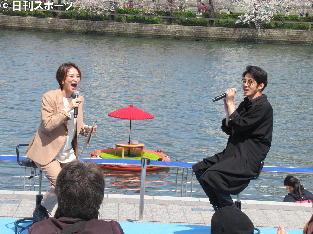 トークライブに参加した西野亮廣（右）（撮影・星名希実）