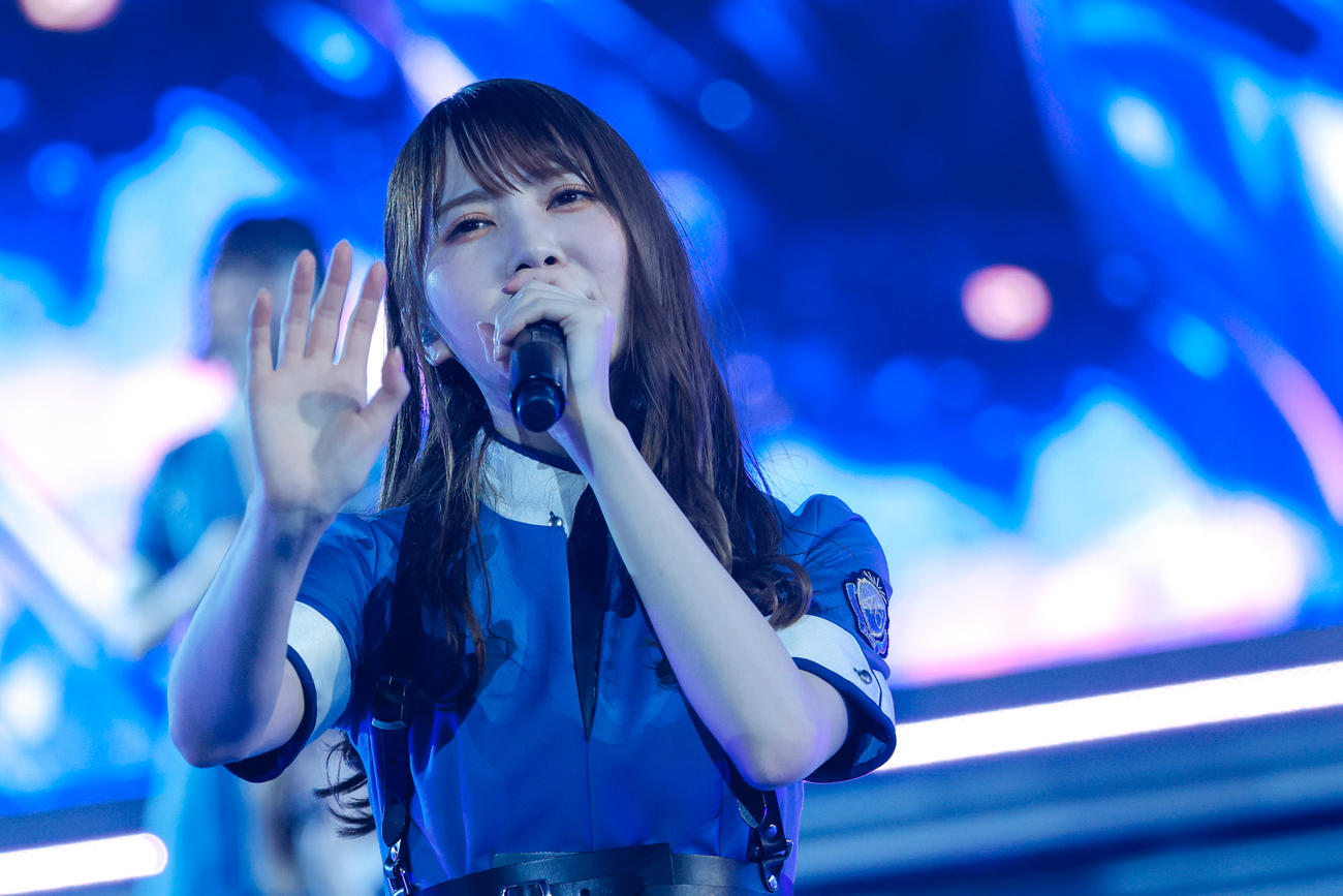2周年記念メモリアルライブでパフォーマンスする日向坂46（上山陽介氏撮影）