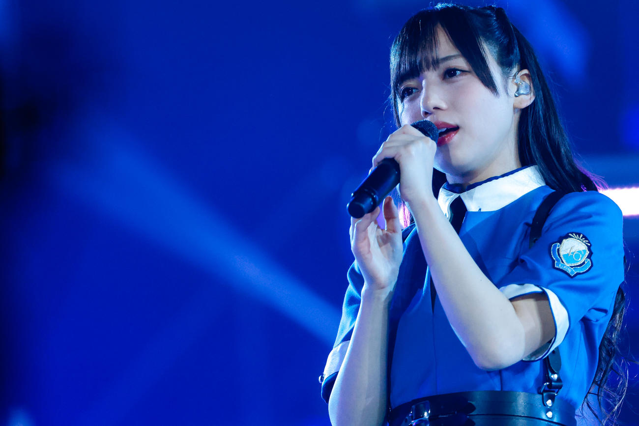 2周年記念メモリアルライブでパフォーマンスする日向坂46（上山陽介氏撮影）