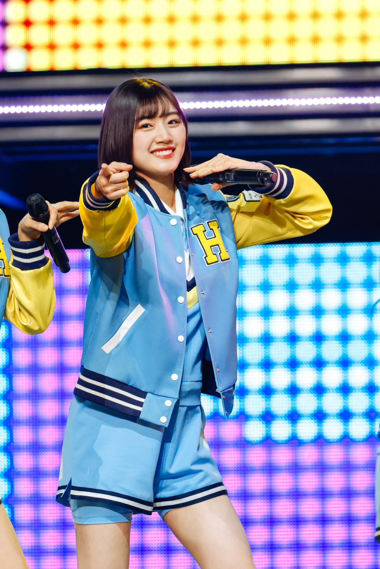 2周年記念メモリアルライブでパフォーマンスする日向坂46佐々木美玲（上山陽介氏撮影）