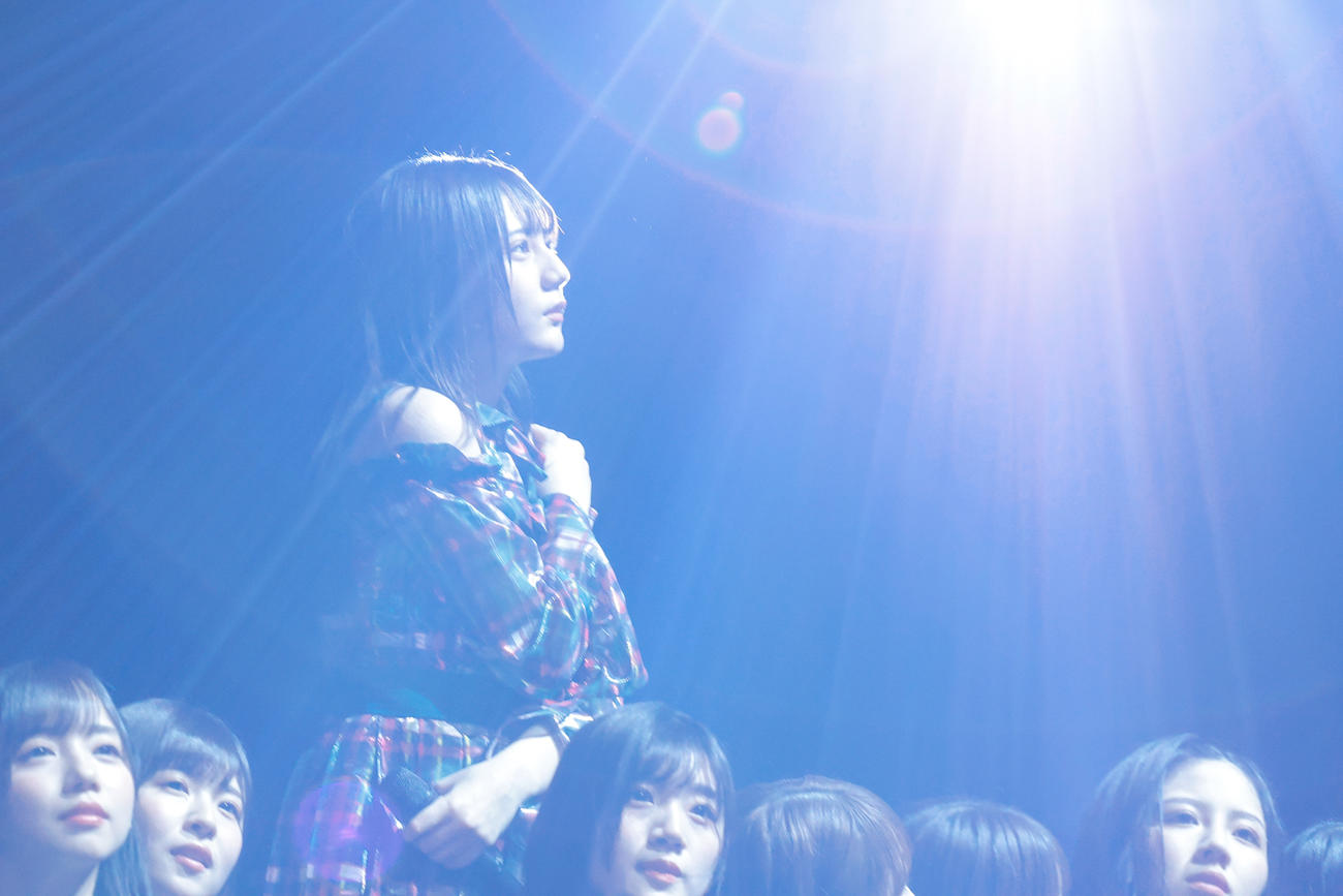 2周年記念メモリアルライブでパフォーマンスする日向坂46（上山陽介氏撮影）