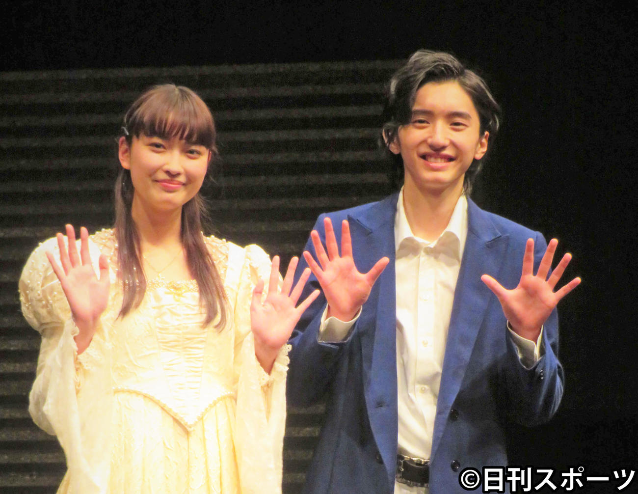 舞台「ロミオとジュリエット」の取材会に出席した道枝駿佑（右）と茅島みずき（撮影・三須佳夏）