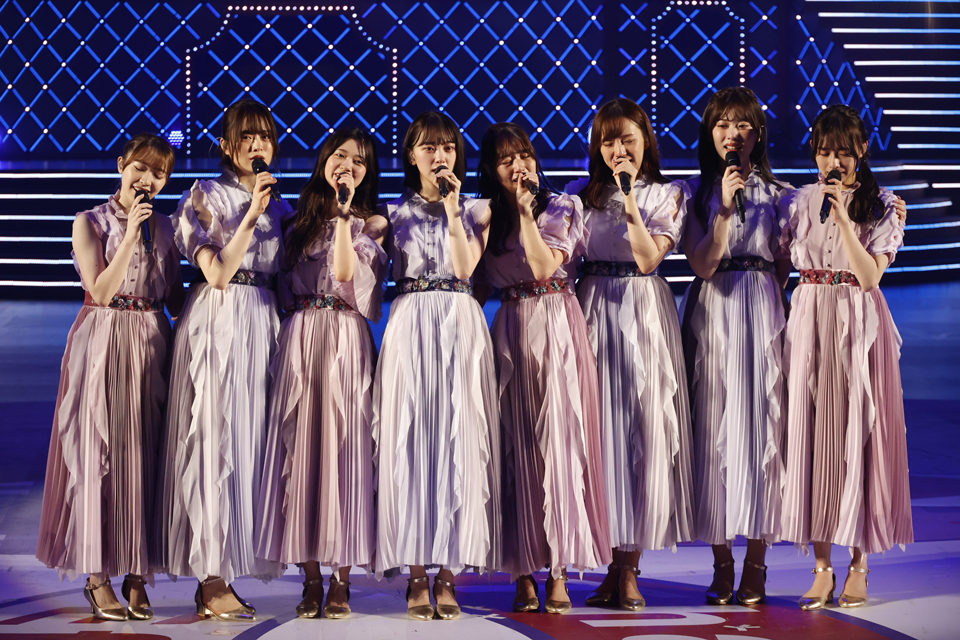 堀未央奈（左から4人目）の卒業ライブとなった2期生ライブでパフォーマンスする乃木坂46の2期生
