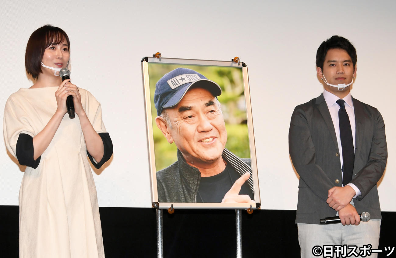 「大綱引の恋」佐々部監督追悼イベントで、佐々部清監督の思い出を語る比嘉愛未（左）と三浦貴大（撮影・酒井清司）