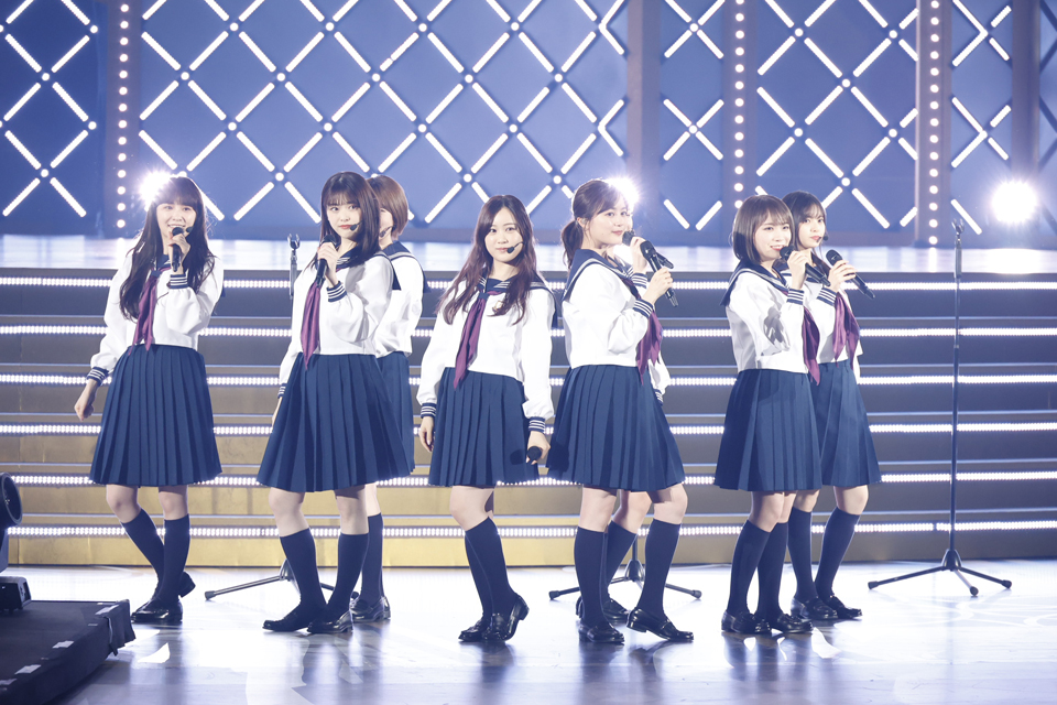 乃木坂46の「1期生ライブ」でパフォーマンスする1期生8人
