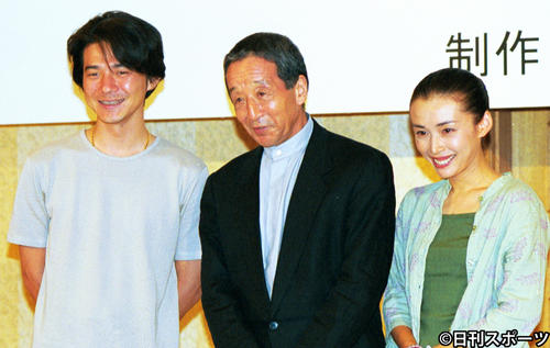 01年9月、「北の国から 2002遺言」制作発表で、左から吉岡秀隆、田中邦衛さん、中嶋朋子