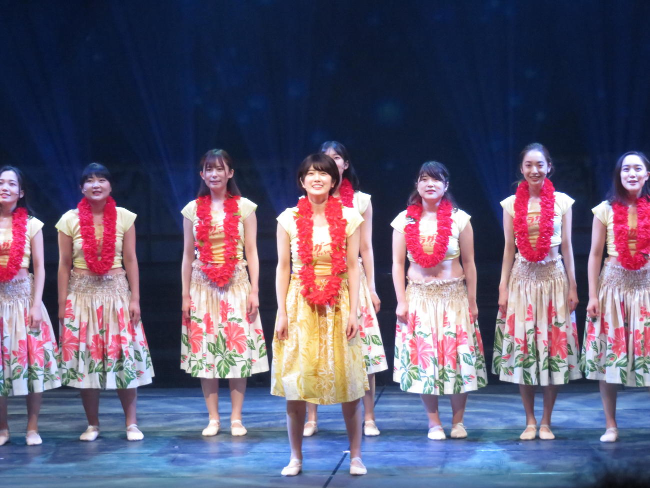 舞台「フラガール　－dance for smile－」に主演する樋口日奈（中央）（撮影・横山慧）