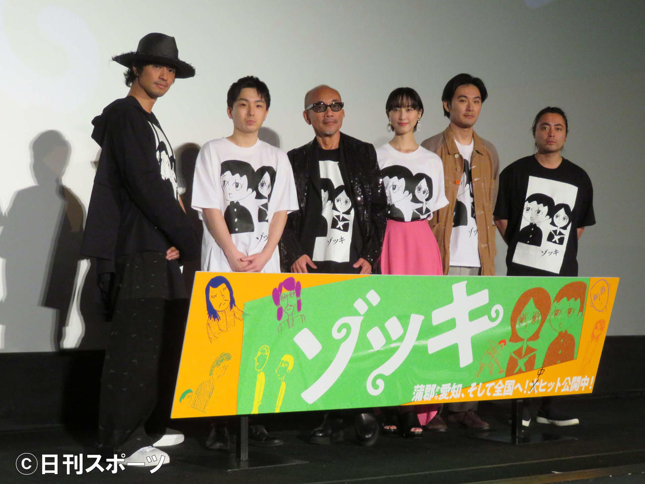映画「ゾッキ」公開記念舞台あいさつに登壇した、左から斎藤工、森優作、竹中直人、松井玲奈、松田龍平、山田孝之（撮影・村上幸将）