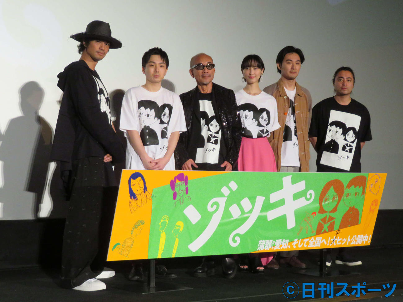 映画「ゾッキ」公開記念舞台あいさつに登壇した、左から斎藤工、森優作、竹中直人、松井玲奈、松田龍平、山田孝之（撮影・村上幸将）