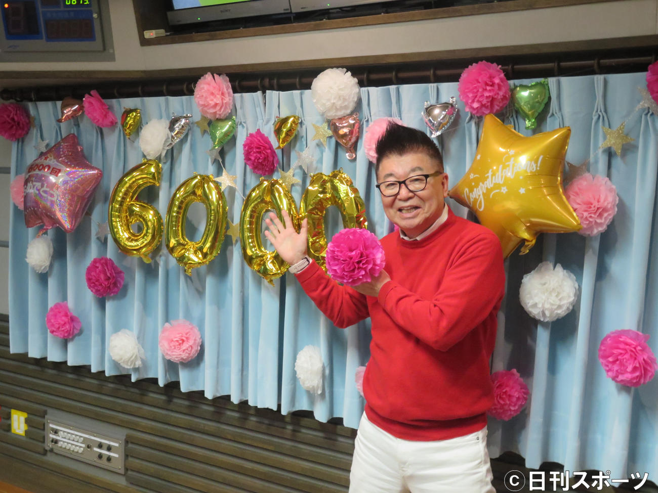 TBSラジオ「おはよう定食／一直線」が6000回の放送を迎えて笑顔を見せる生島ヒロシ