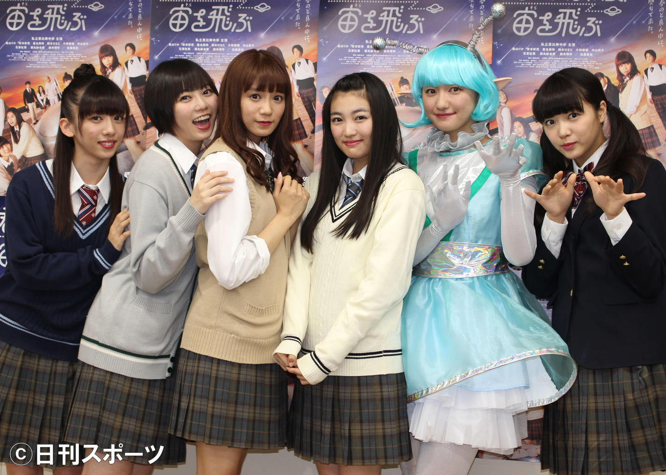私立恵比寿中学　左から真山りか、安本彩花、星名美怜、柏木ひなた、小林歌穂、中山莉子（2018年8月5日撮影）