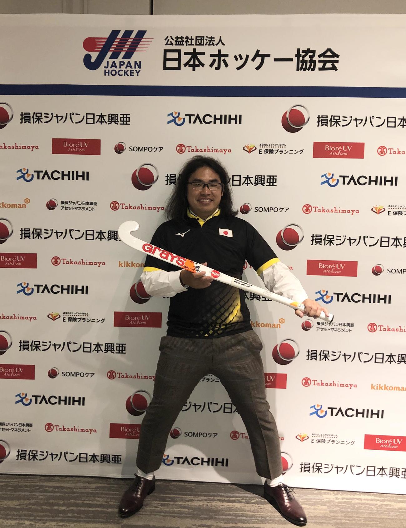 公式YouTubeチャンネル「ロッチナイト」を開設するお笑いコンビ、ロッチの中岡創一