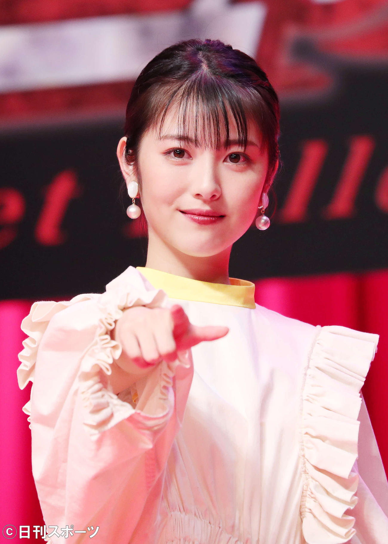 映画「名探偵コナン　緋色の弾丸」完成披露試写会に出演した浜辺美波（撮影・鈴木正人）