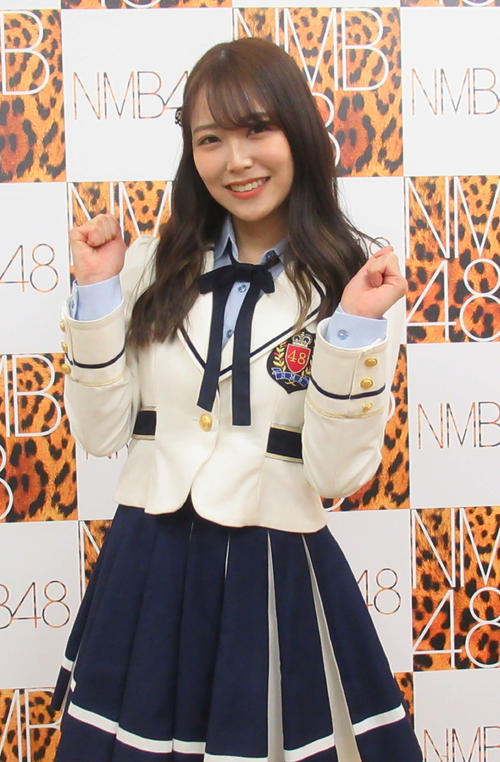 ポーズを決めるNMB48白間美瑠(撮影・星名希実)