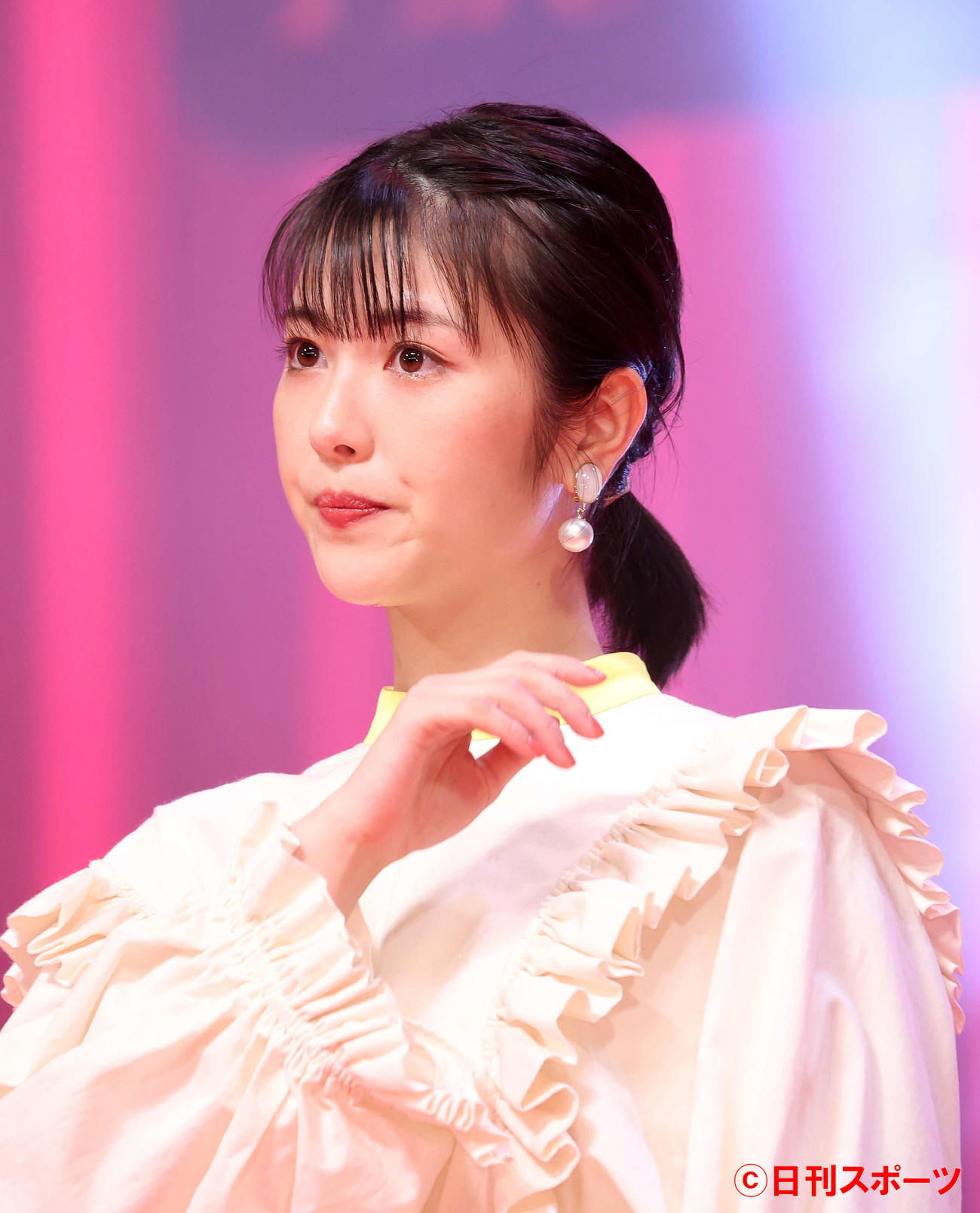 完成披露試写会に出演した浜辺美波（撮影・鈴木正人）