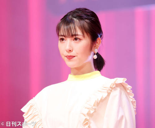 浜辺美波が涙こらえ感慨 コナン映画ゲスト声優 夢の中にいるような感覚 シネマ 日刊スポーツ