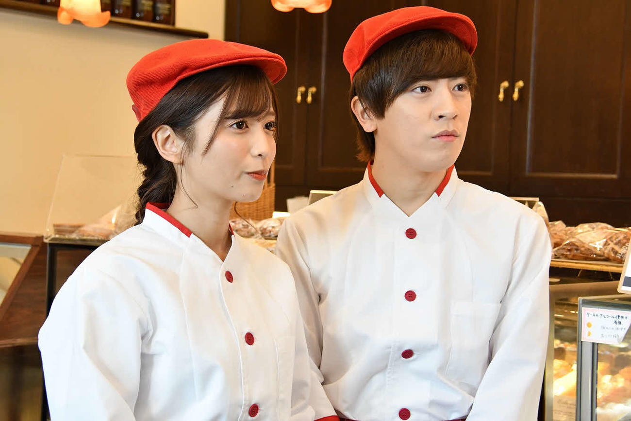 テレビ朝日系木曜ミステリー「警視庁捜査一課長」の初回にゲスト出演する左からゆんとヴァンビ