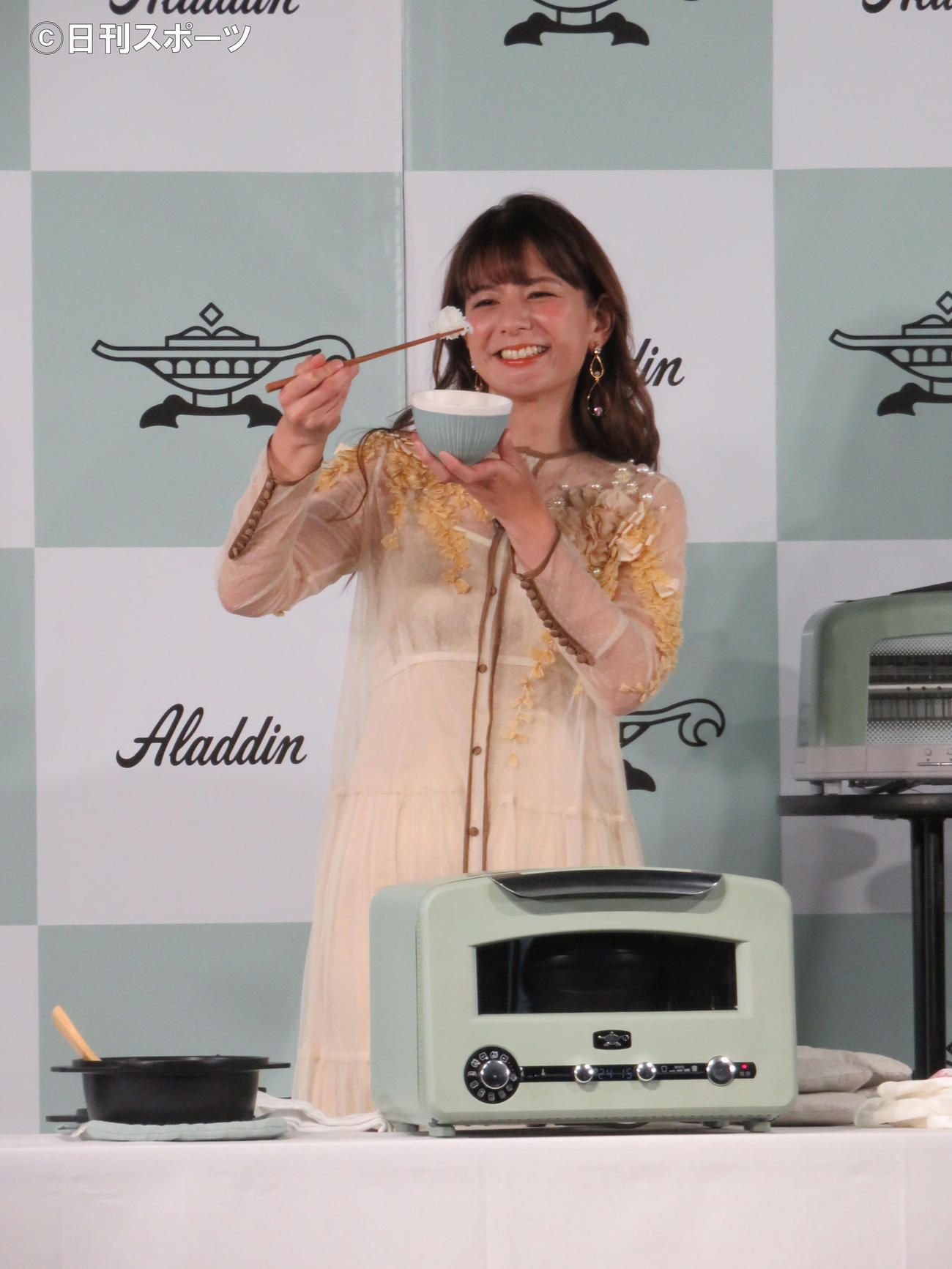 アラジンの新商品発表会で調理を行ったスザンヌ