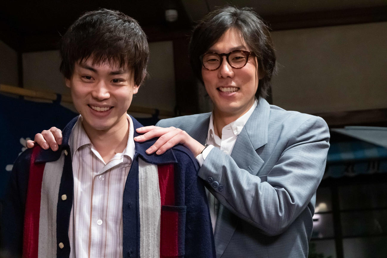 映画「キネマの神様」に出演する菅田将暉（左）と野田洋次郎（C）2021「キネマの神様」製作委員会