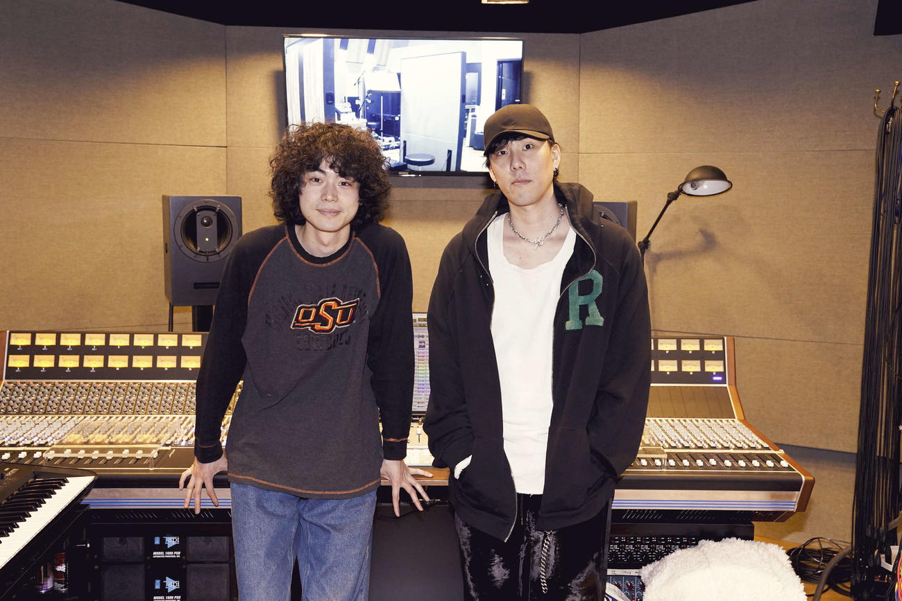 「キネマの神様」の主題歌を務める菅田将暉（左）と野田洋次郎（C）2021「キネマの神様」製作委員会