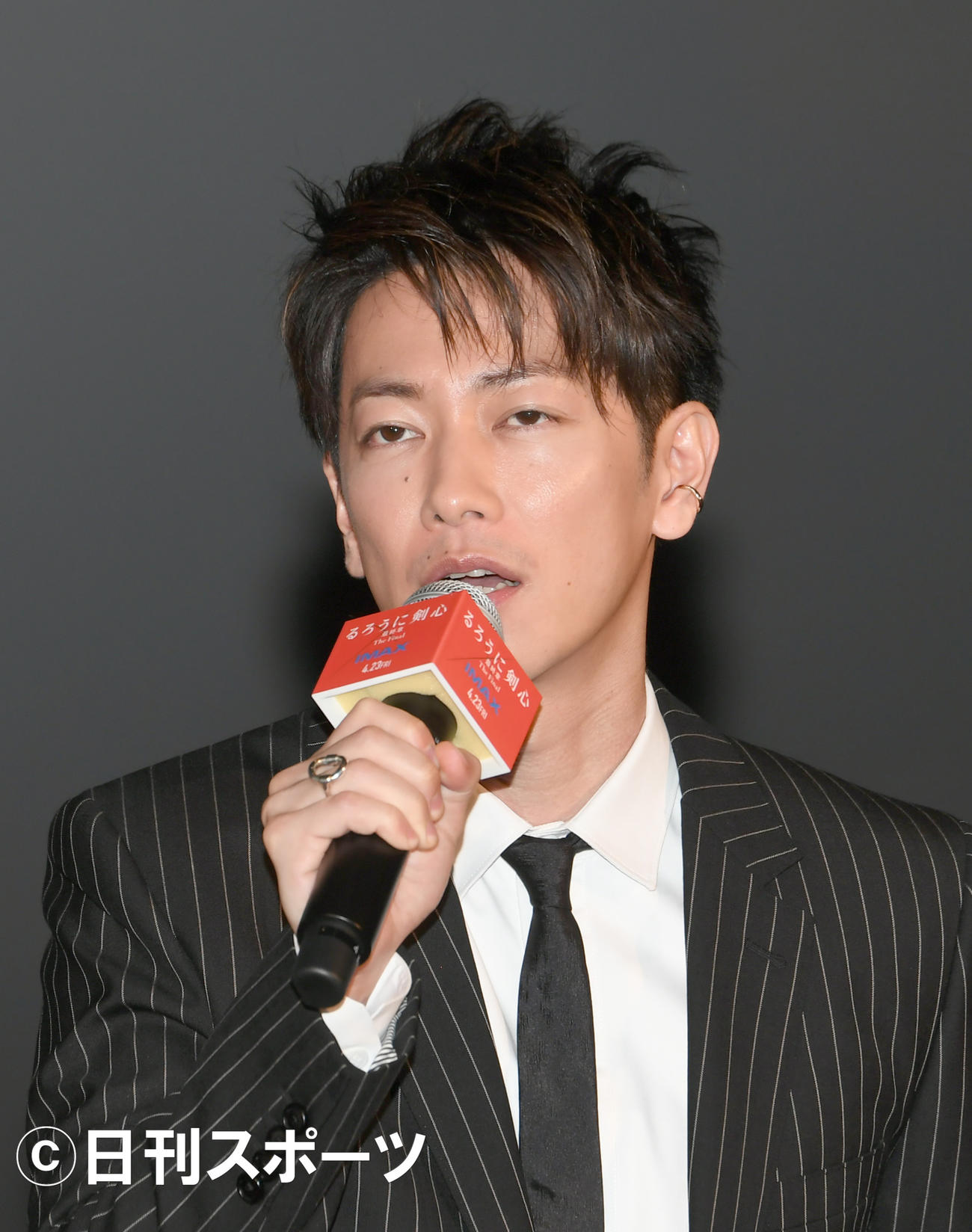 公開イベントで、あいさつする佐藤健（撮影・酒井清司）