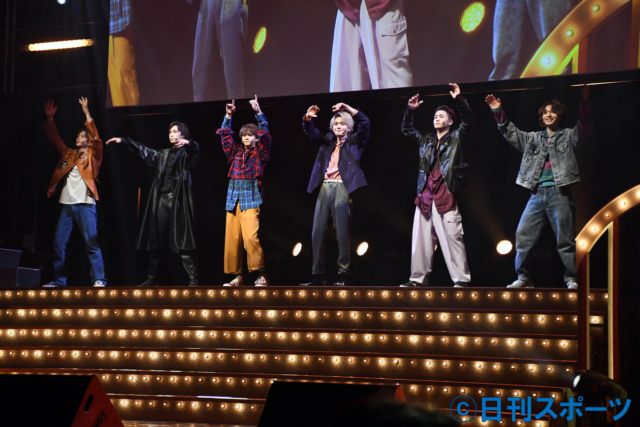 舞台「BACK TO THE MEMORIES」公開ゲネプロを行ったFANTASTICS。左から澤本夏輝、堀夏喜、中島颯太、八木勇征、瀬口黎弥、木村慧人（撮影・大友陽平）