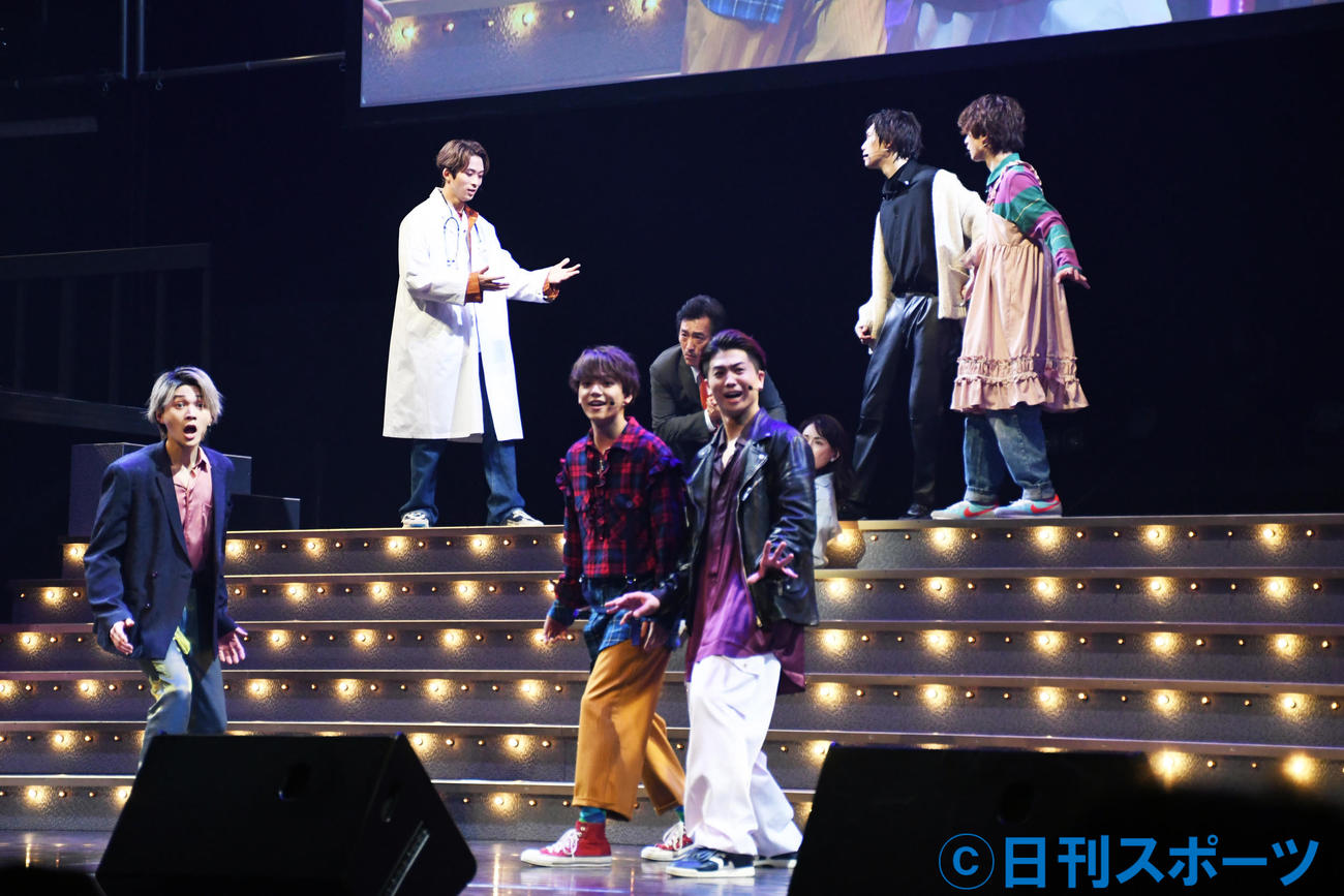 舞台「BACK TO THE MEMORIES」公開ゲネプロを行ったFANTASTICS（撮影・大友陽平）