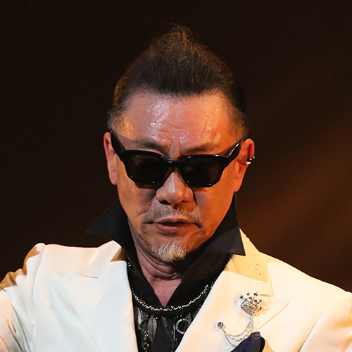 「僕らのポプコンエイジ・オンライン2021」に出演する、クリスタルキング・ムッシュ吉■（■は崎の大が立の下の横棒なし）