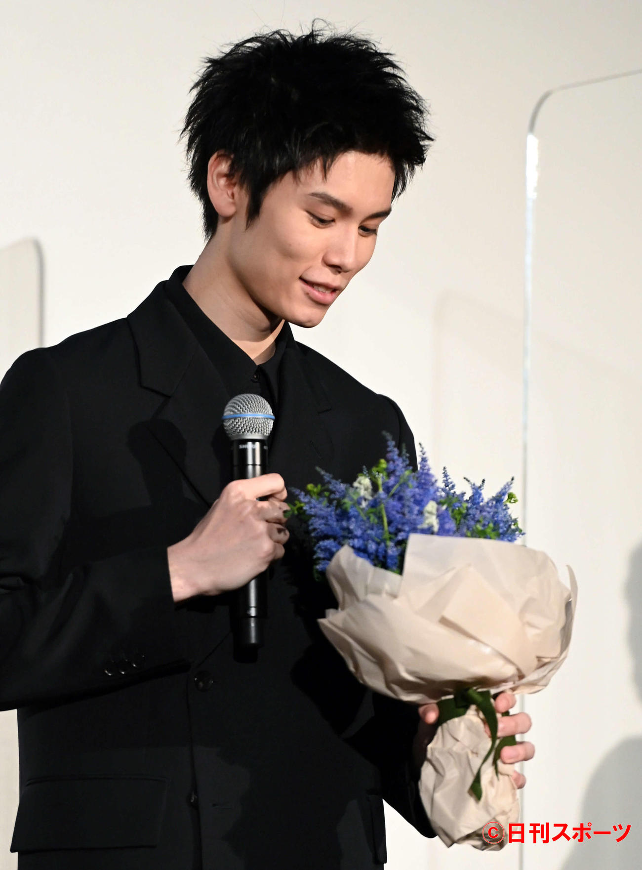 Huluオリジナル「息をひそめて」配信直前完成披露試写会イベントに登壇し、笑顔を見せる萩原利久（撮影・たえ見朱実）