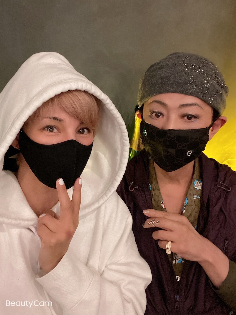 2人とも黒マスクで、ふたごみたいでしょ？