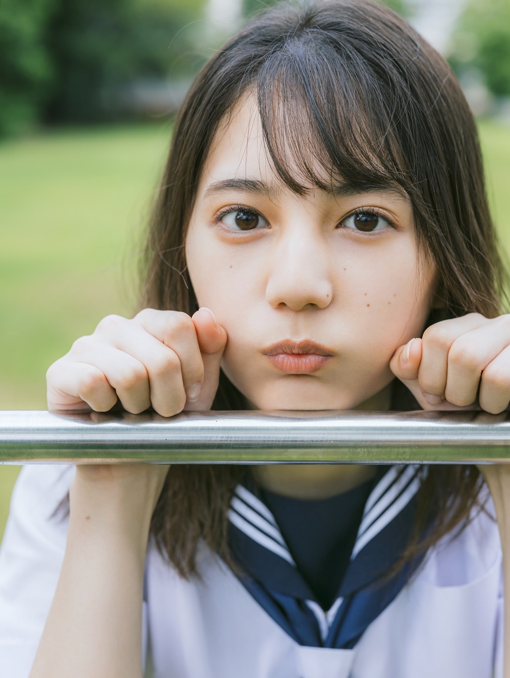 日向坂46小坂菜緒初写真集の先行カット