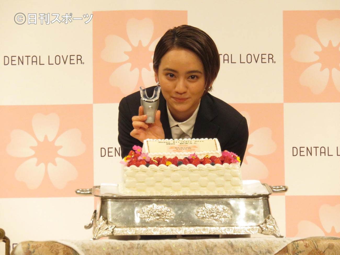 「デンタルラバー」のイメージガールに就任しサプライズで誕生日を祝福された岡田結実