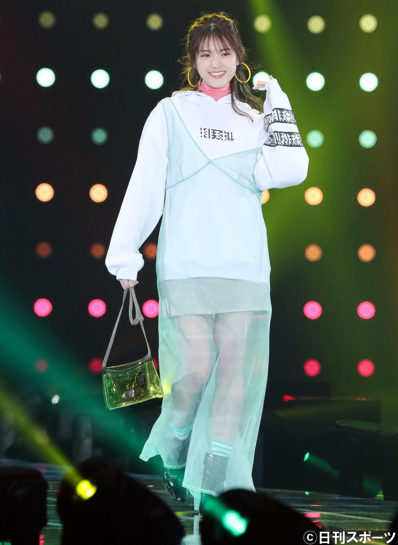 「マイナビ　トーキョーガールズコレクション2020」で華麗にランウェーを歩く乃木坂46松村沙友理（2020年2月29日撮影）