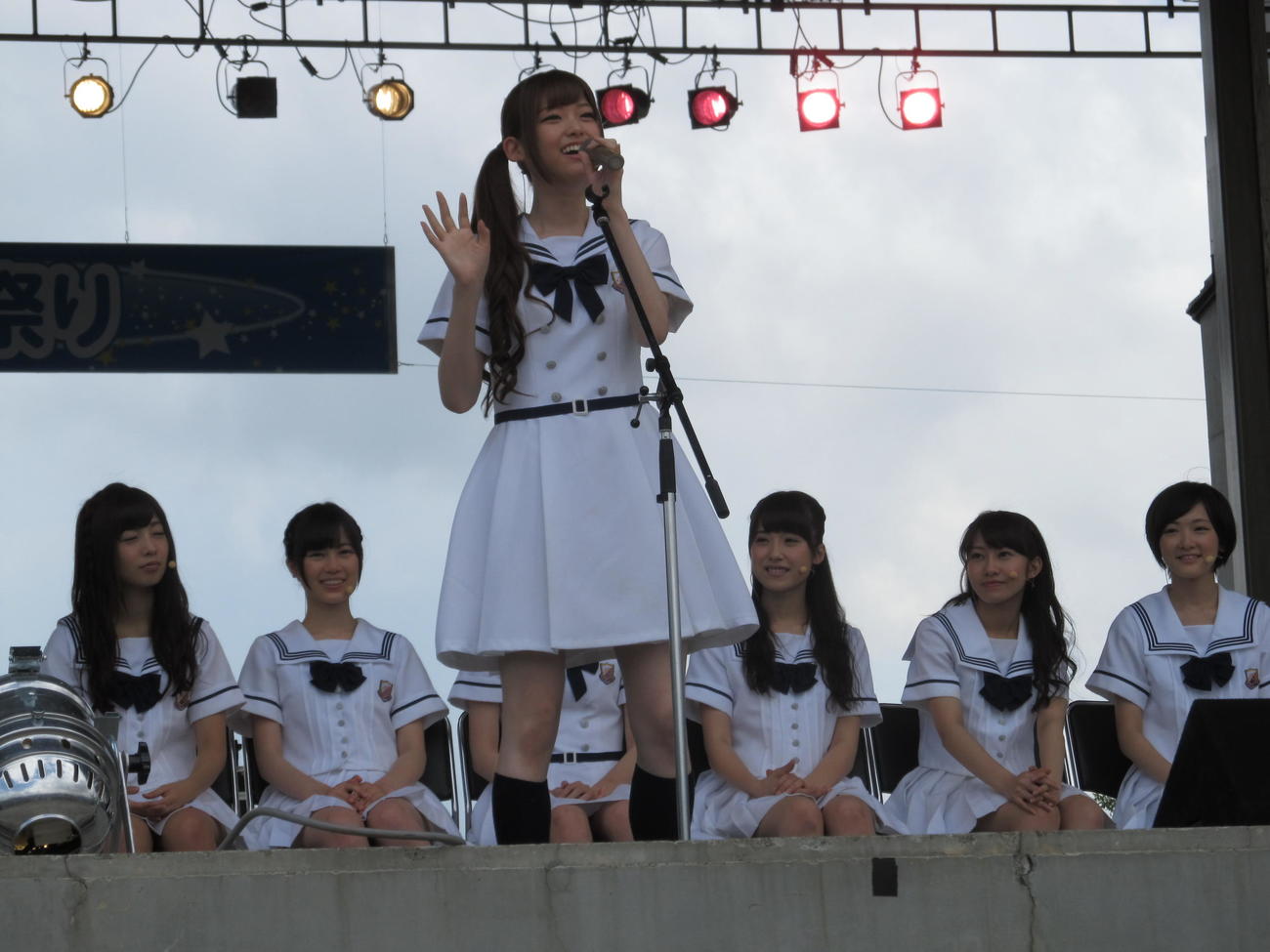 文化放送「乃木坂46の『の』」の公開収録で、メーンMCを務めた松村沙友理（2013年8月3日）