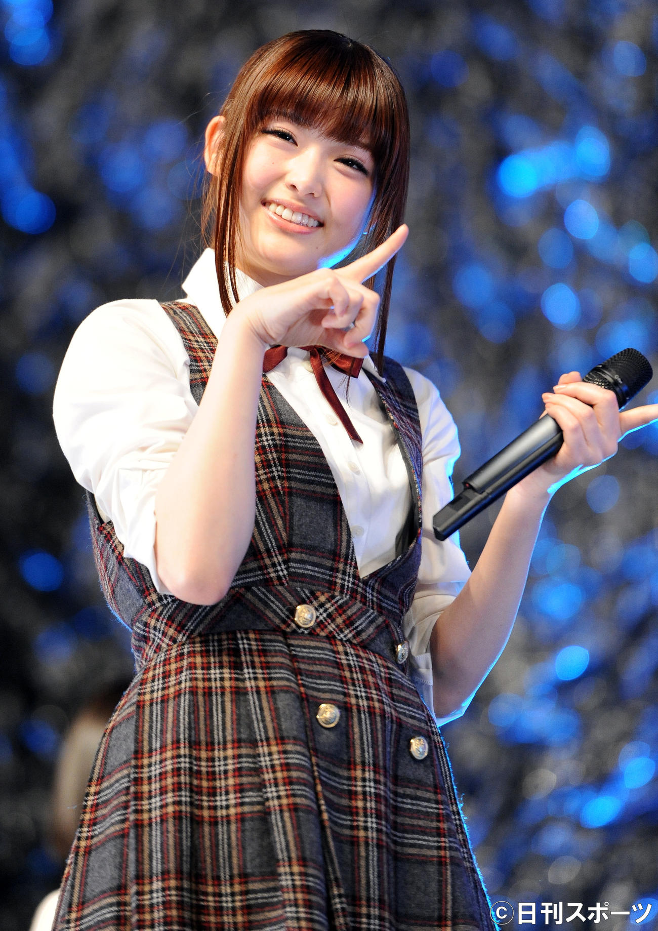 ミニライブでパフォーマンスする乃木坂46の松村沙友理（2014年4月13日撮影）