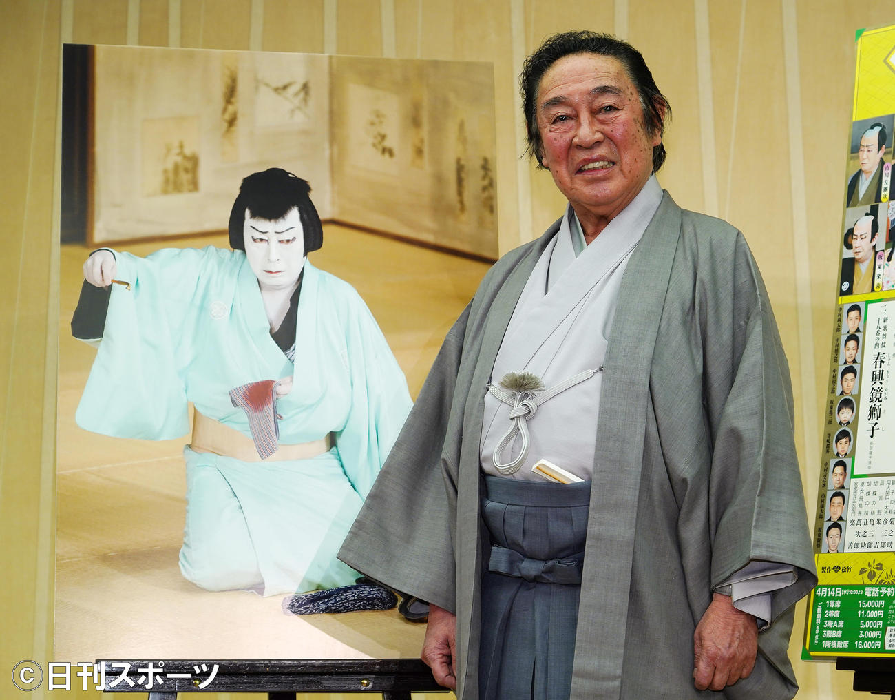 「五月大歌舞伎」の合同取材会で記念写真に納まる尾上菊五郎（撮影・菅敏）