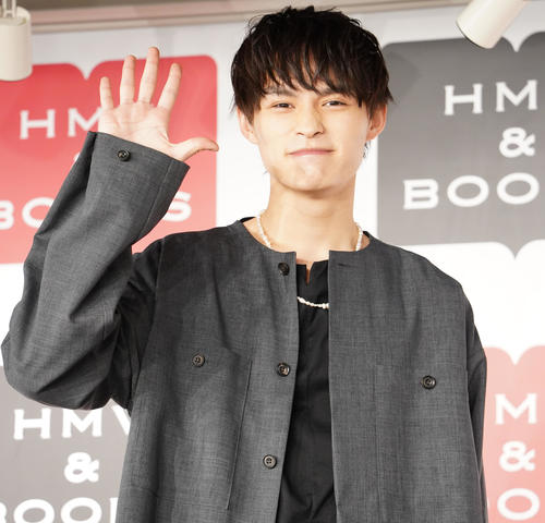 カレンダー発売イベントを行った、兵頭功海(撮影・佐藤勝亮)