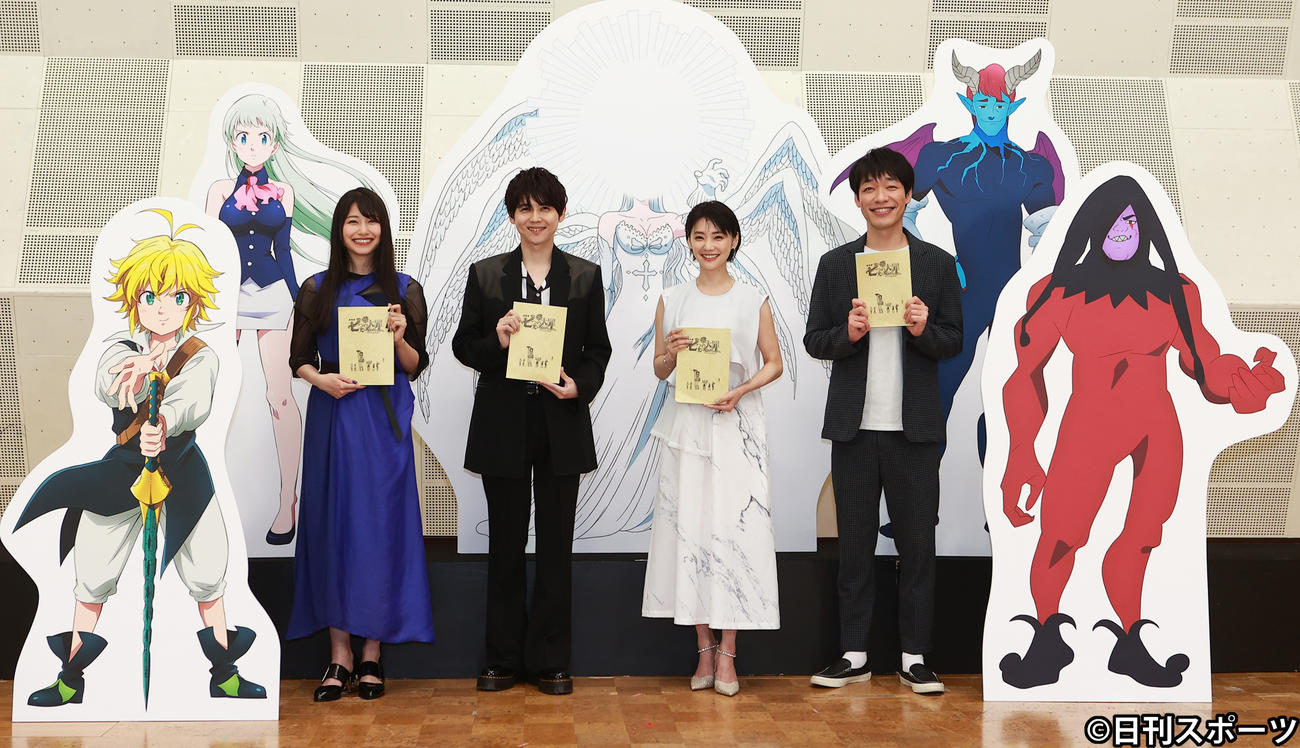「劇場版　七つの大罪　光に呪われし者たち」の公開アフレコイベントを行った左から雨宮天、梶裕貴、倉科カナ、川島明（撮影・野上伸悟）