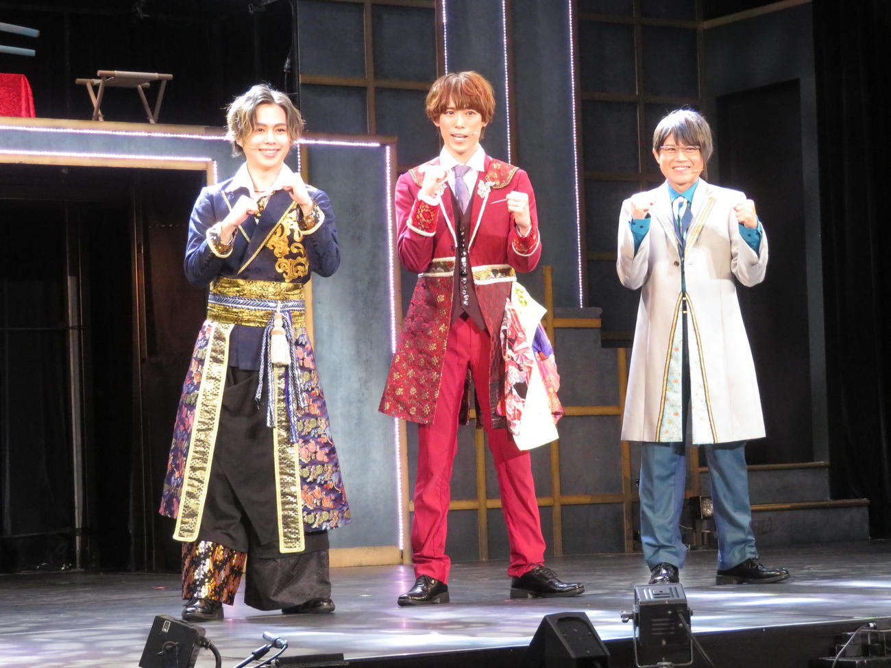 初単独主演舞台「This is　大奥」のゲネプロに臨む越岡裕貴（中央）。左は小川優、右は玉野和紀（撮影・横山慧）