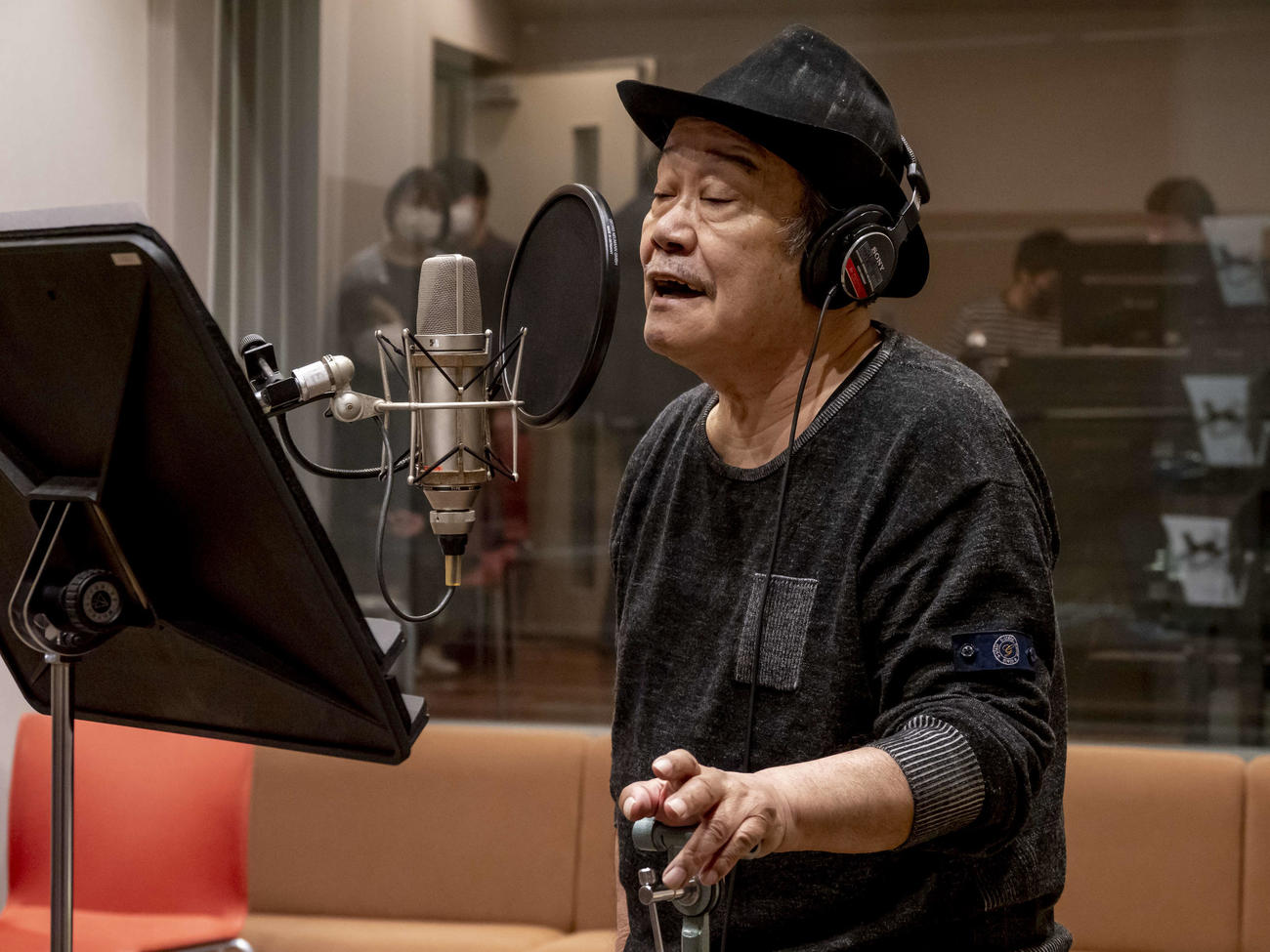 吉永小百合の主演映画「いのちの停車場」と同名の応援歌を熱唱する西田敏行