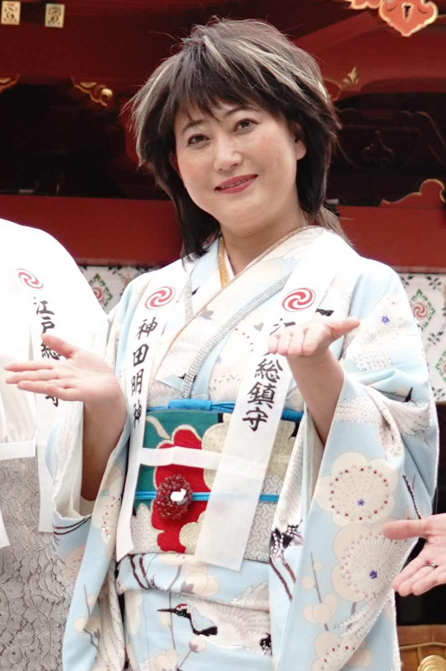 水谷千重子50周年記念公演制作発表記者会見に出席した、友近ふんする水谷千重子（撮影・佐藤成）