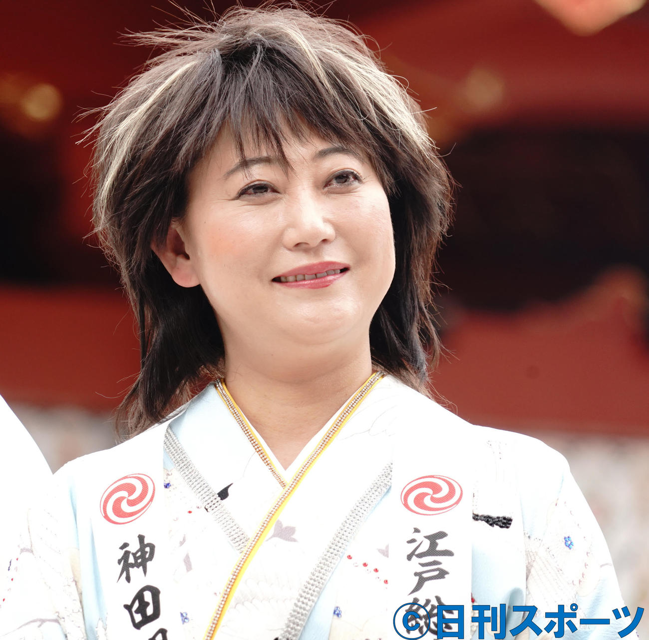 水谷千重子50周年記念公演制作発表記者会見に出席した、友近ふんする水谷千重子（撮影・佐藤成）
