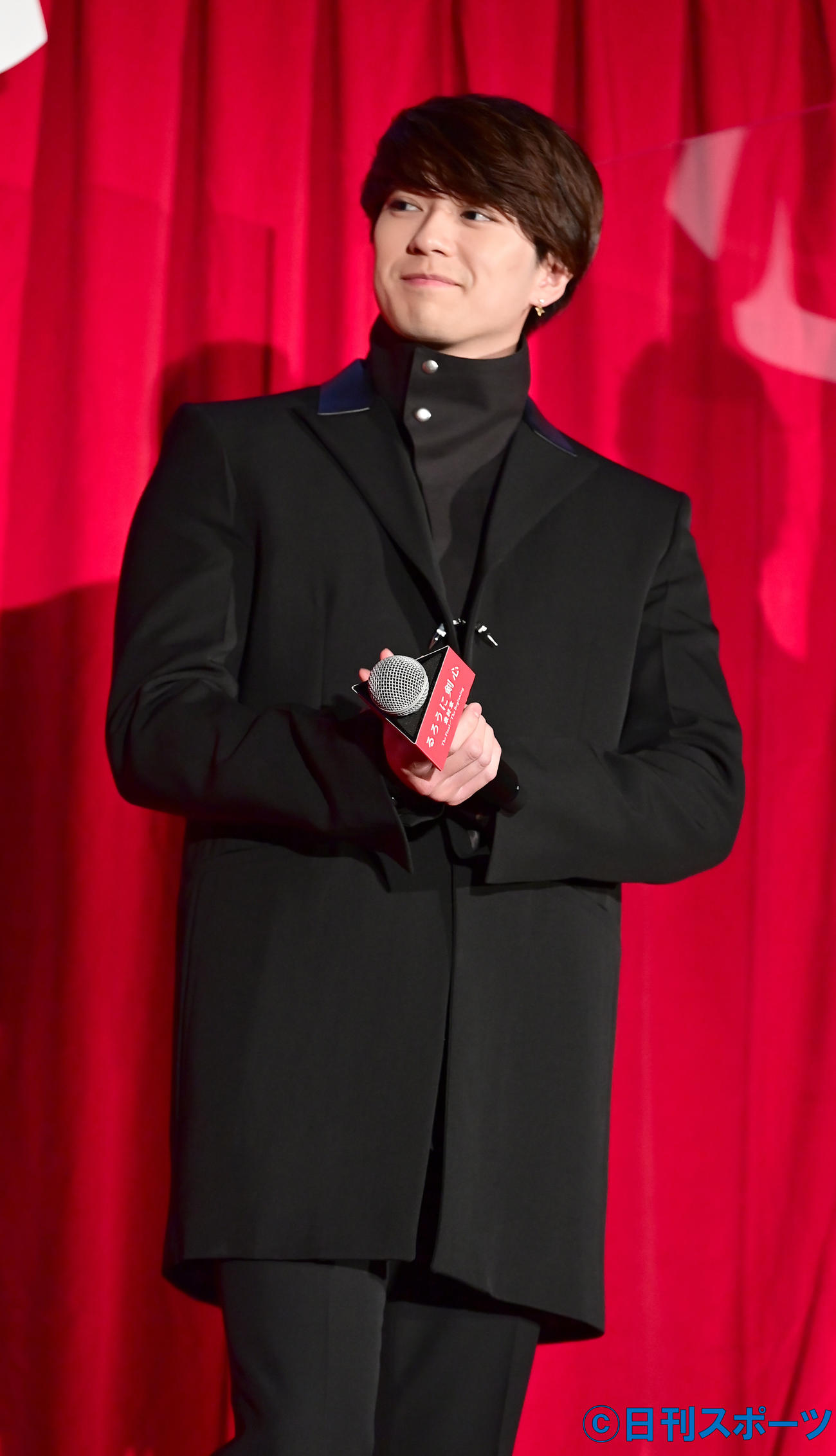 映画「るろうに剣心　最終章　The Final」初日舞台あいさつに臨む新田真剣佑（撮影・小沢裕）