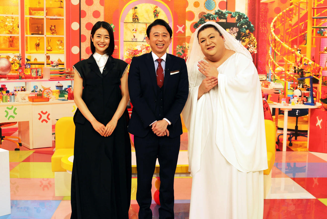 テレビ朝日系バラエティー「マツコ＆有吉　かりそめ天国」に出演した、左から夏目三久、有吉弘行、マツコ・デラックス