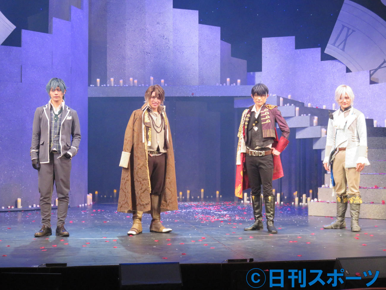 舞台「イケメンヴァンパイア　◆偉人たちと恋の誘惑　THE STAGE　～Episode．1～」に主演する、左から福士申樹、松本幸大、松崎祐介、冨岡健翔